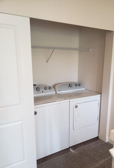 Building Photo - 1302 E Capitol Ave