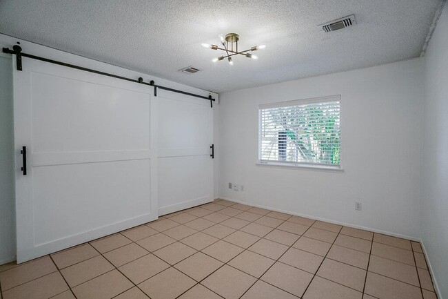 Building Photo - 16827 Whitebrush Loop