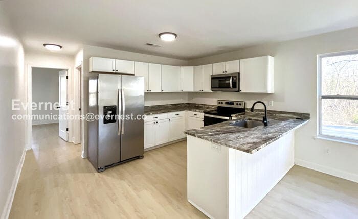 Building Photo - 879 Wheeler Ave