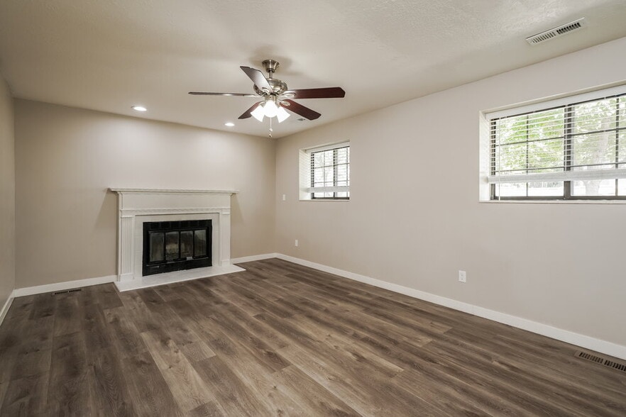 Building Photo - 149 N 400 W