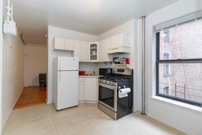 Building Photo - 1814 2nd Ave