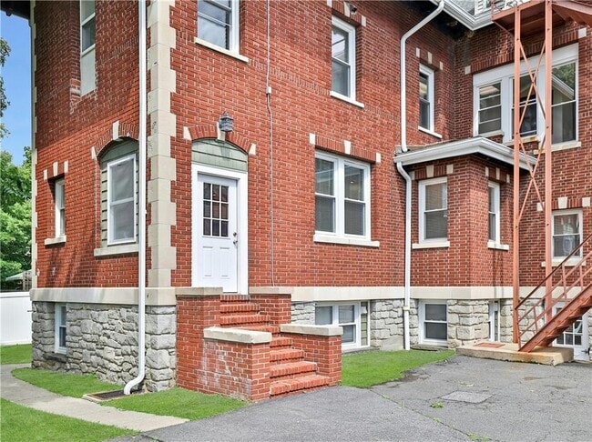Building Photo - 12 Lincoln Pl