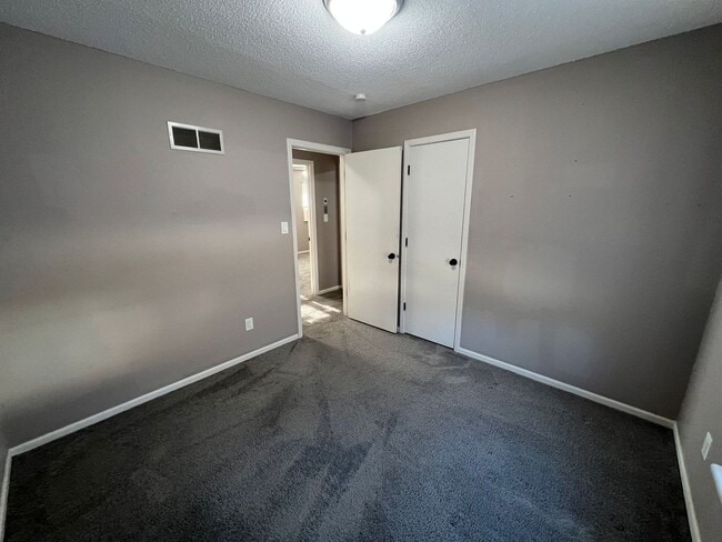 Building Photo - Coming Soon: Spacious 3-Bed/2-Bath Home in Independence!