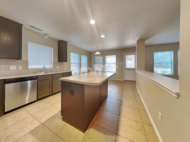 Building Photo - 2120 Malone Dr