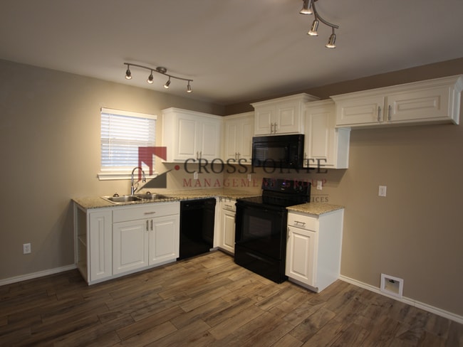 Building Photo - Beautiful 2 Bed 1.5 Townhome in Lindale ISD! Tour Today!