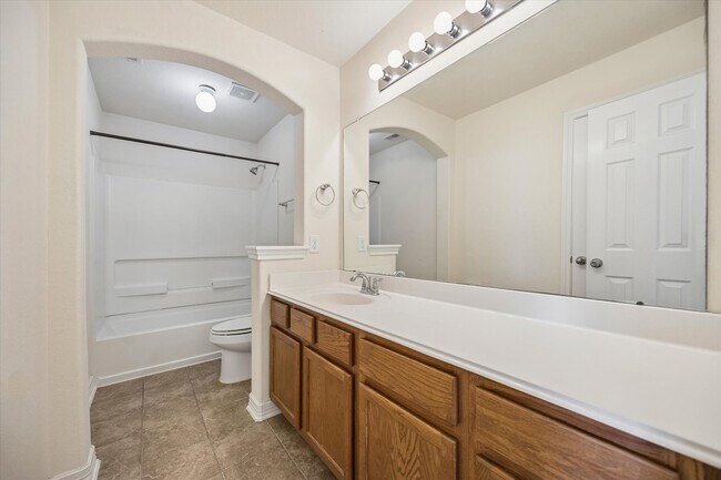 Building Photo - 10108 Hidden Creek Falls Ln
