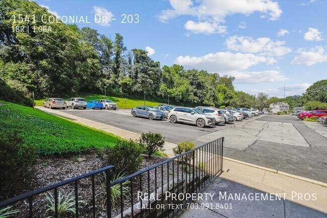 Building Photo - 1541 Colonial Dr