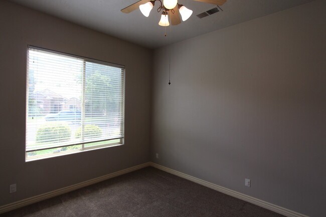 Building Photo - Spacious 3-Bed, 2-Bath Home with Open Floor Plan and Premium Amenities