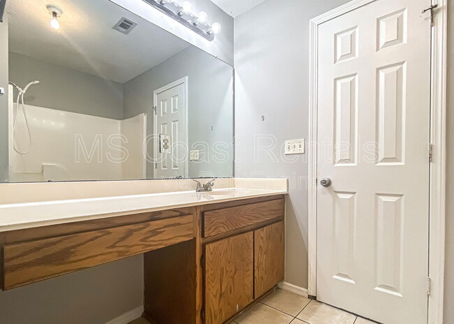 Building Photo - 10545 Bay Tree Dr