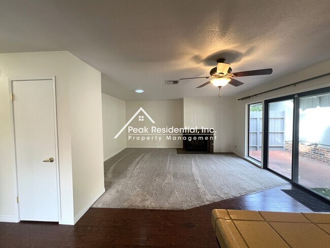 Building Photo - Wonderful 2bd/2ba Citrus Heights Condo with 2 Car Garage!