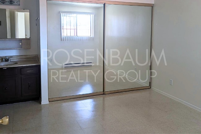 Building Photo - 2625 N Alvernon Way