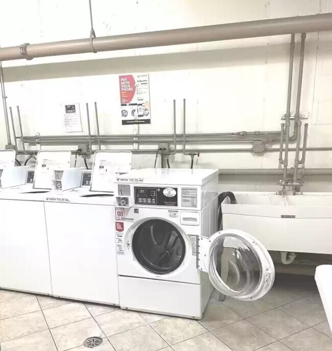 Building Photo - 5001 Carriage Way Dr