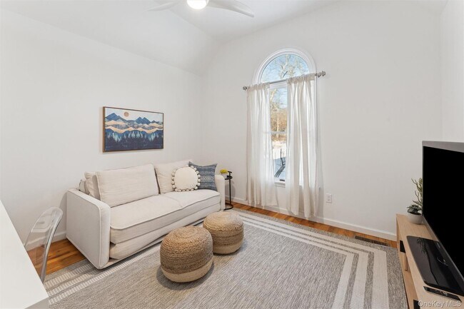 Building Photo - 14 Hildreth Rd S