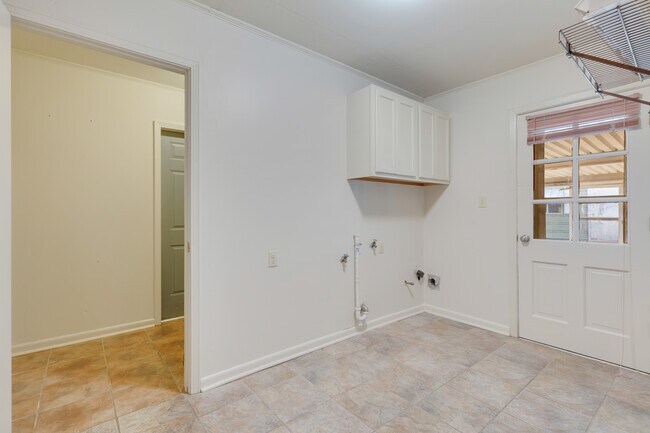 Building Photo - 113 Aberdeen Dr