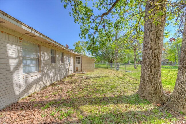 Building Photo - 20 W Oak Rdg Dr