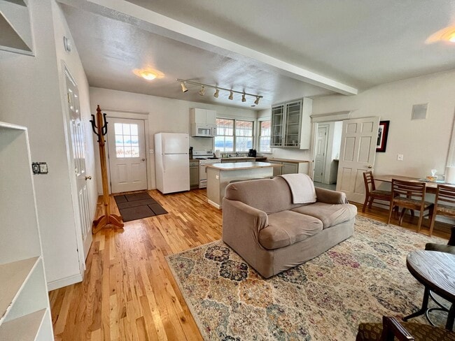 Building Photo - Rural Home for Rent in the Country