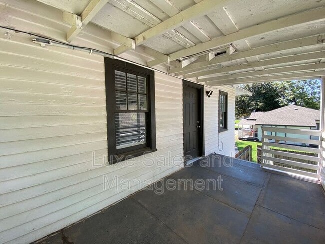 Building Photo - 119 NW 27th St