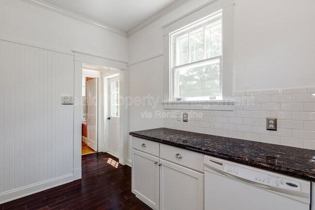 Building Photo - 1404 Wilmington Ave W