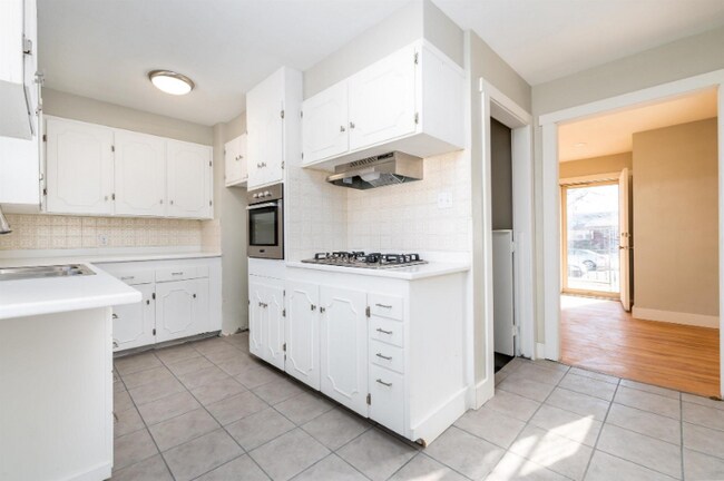 Building Photo - 7720 E Clay St