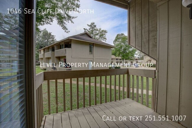 Building Photo - 1046 Sea Cliff Dr N