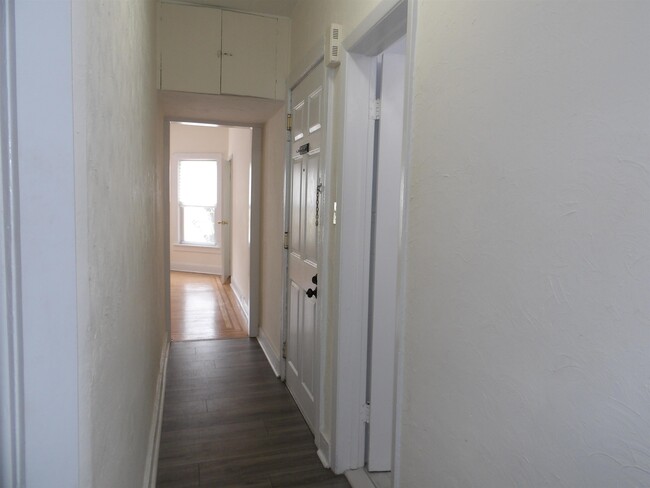 Building Photo - 26 47th St