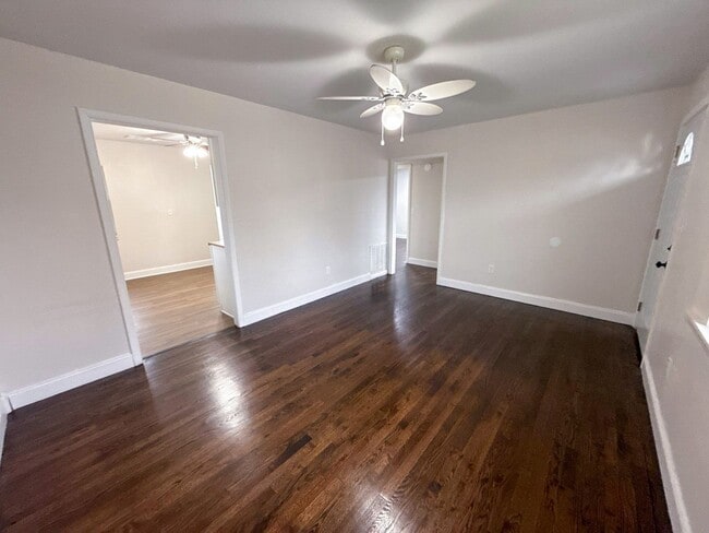 Building Photo - Freshly Updated Home on a Quiet Street with Large Yard!