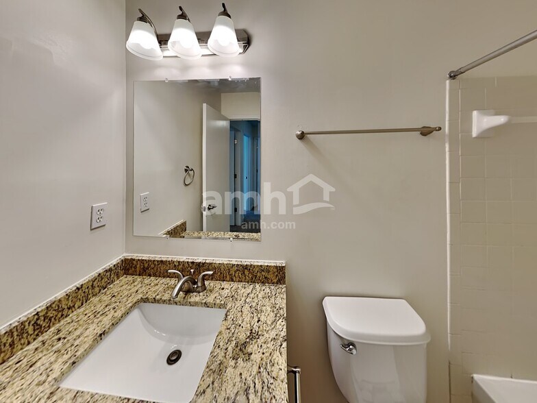 Building Photo - 1961 Creekview Dr