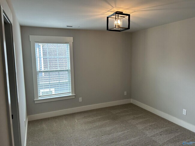 Building Photo - 6619 Camilla Dr