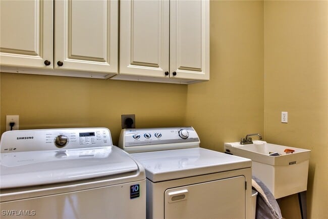 Building Photo - 3748 Kent Dr