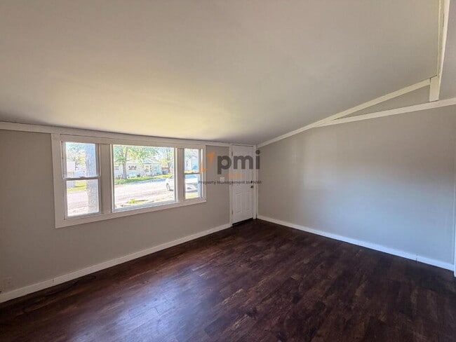 Building Photo - 416 Van Buren Ave