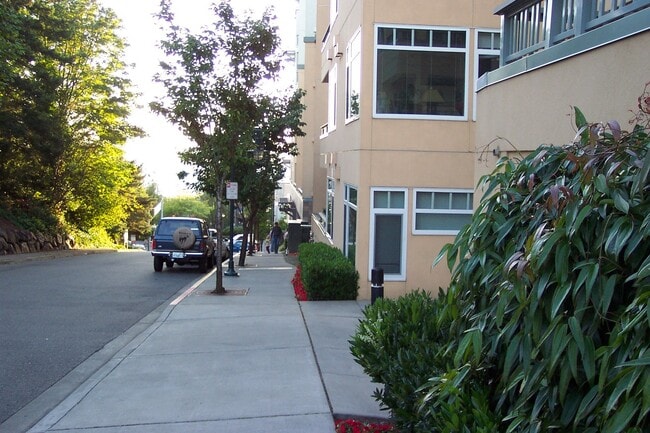 Building Photo - Gorgeous 1-BR + Den, Downtown Kirkland Condo, Steps to the Lake!