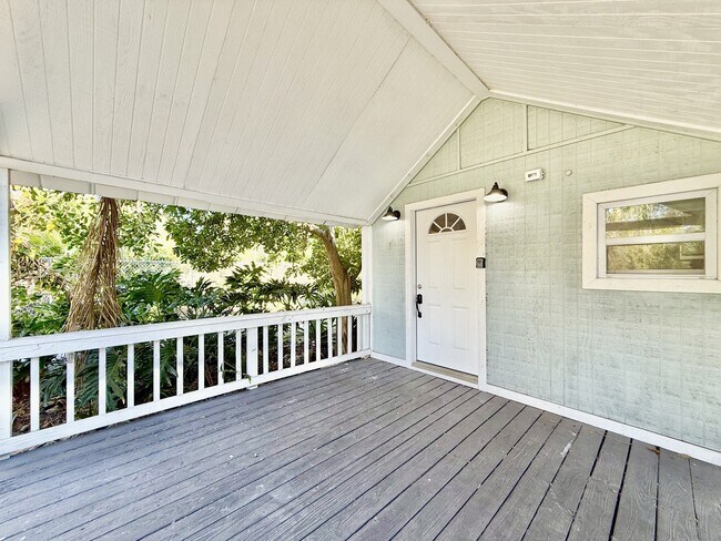 Building Photo - 713 Smith St