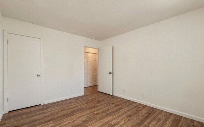 Building Photo - 30 Burkeshire Ct