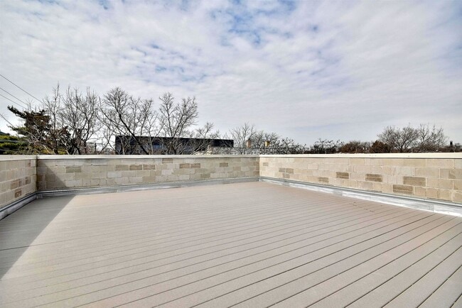 Building Photo - 6555 W North Ave