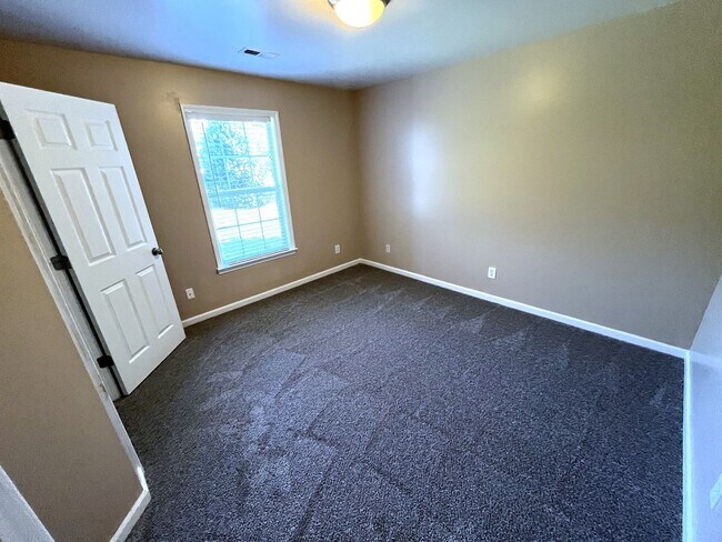 Building Photo - 4702 Pennoak Ln