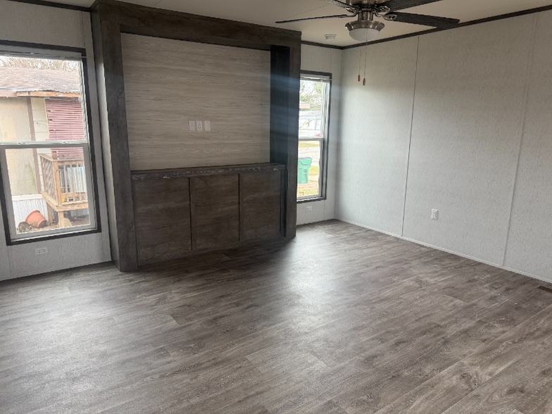 Building Photo - 126 Leon