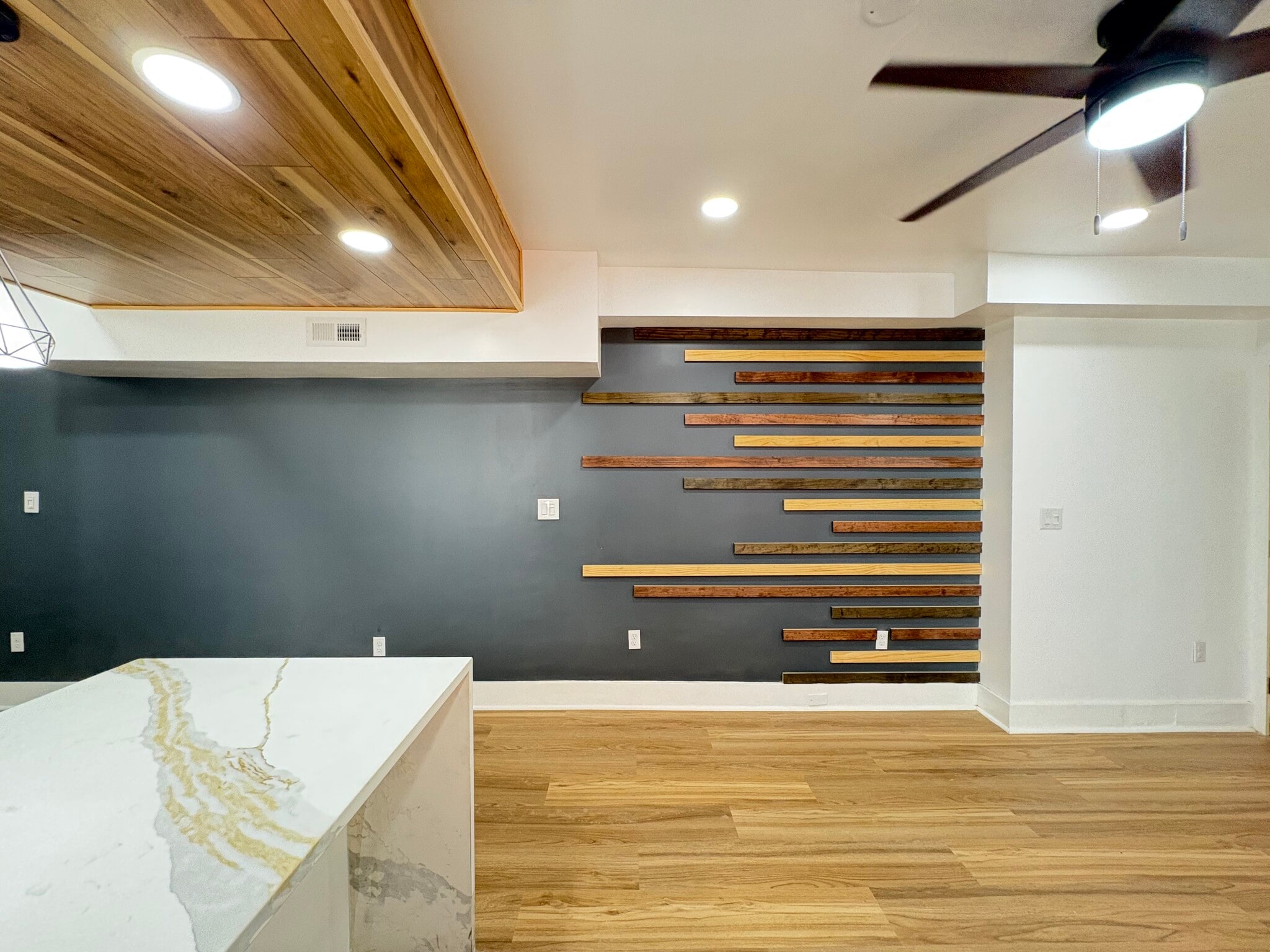 Building Photo - 5834 Phillips Ave