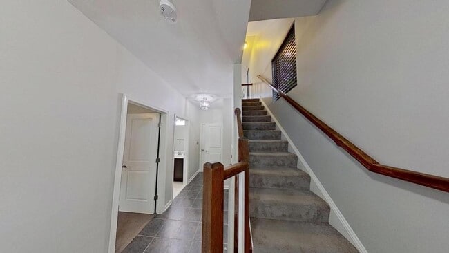 Building Photo - 2 Mustang Dr