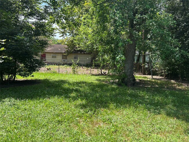 Building Photo - 5522 Thrush Dr