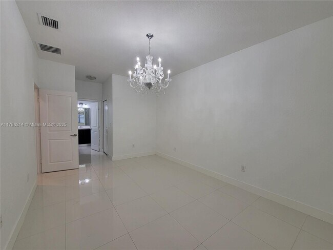 Building Photo - 492 SW 91st Pl
