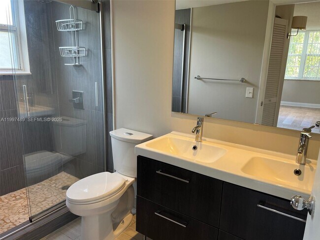 Building Photo - 19701 E Country Club Dr