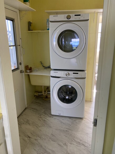 washer/dryer in unit - 2019 19th St
