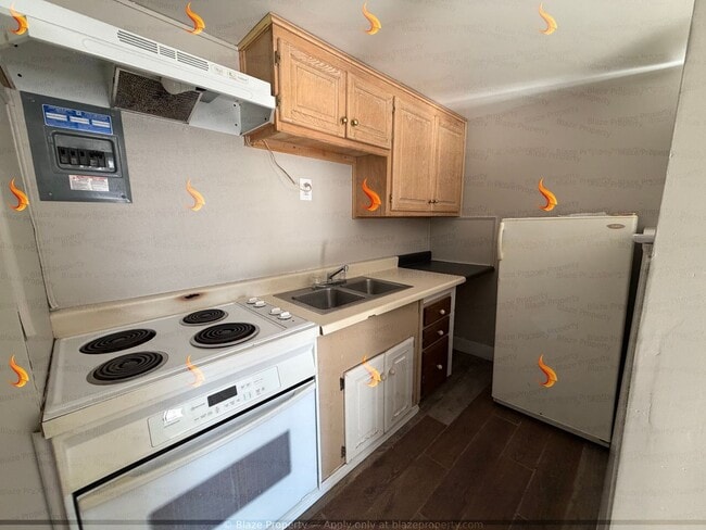 Building Photo - 3001 Curtis Dr