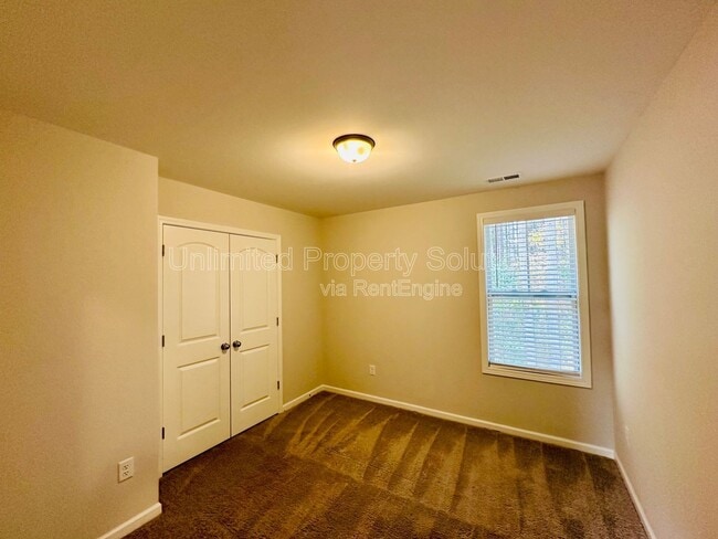 Building Photo - 1301 Putnam Dr