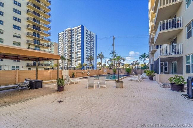 Building Photo - 1401 S Ocean Dr