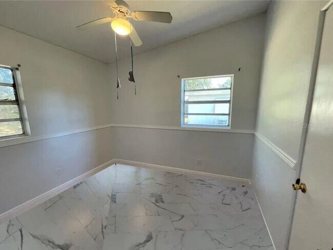 Building Photo - 206 Poinciana Cir