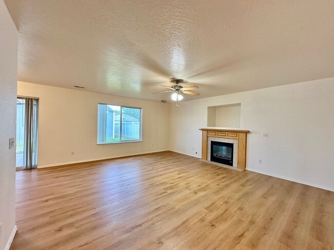 Building Photo - Newly Renovated Expansive Multi story 4 be...