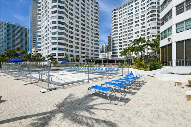 Building Photo - 801 Brickell Bay Dr