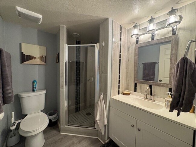 Building Photo - Furnished 2 BR Condo w/ Utilities Boat Dock, Marina, Garage -Roadhaven Marina Avail June-Dec, May...