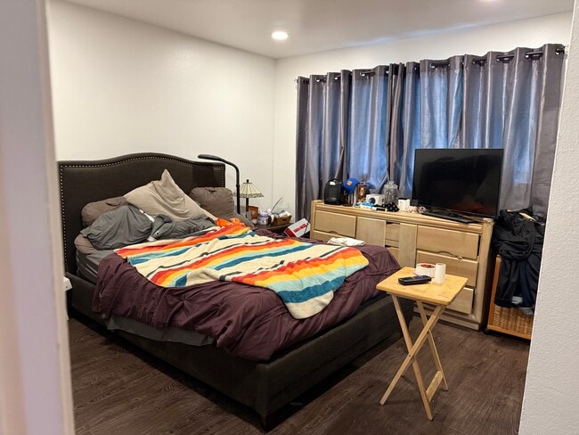 Building Photo - 2008 E Stearns Ave